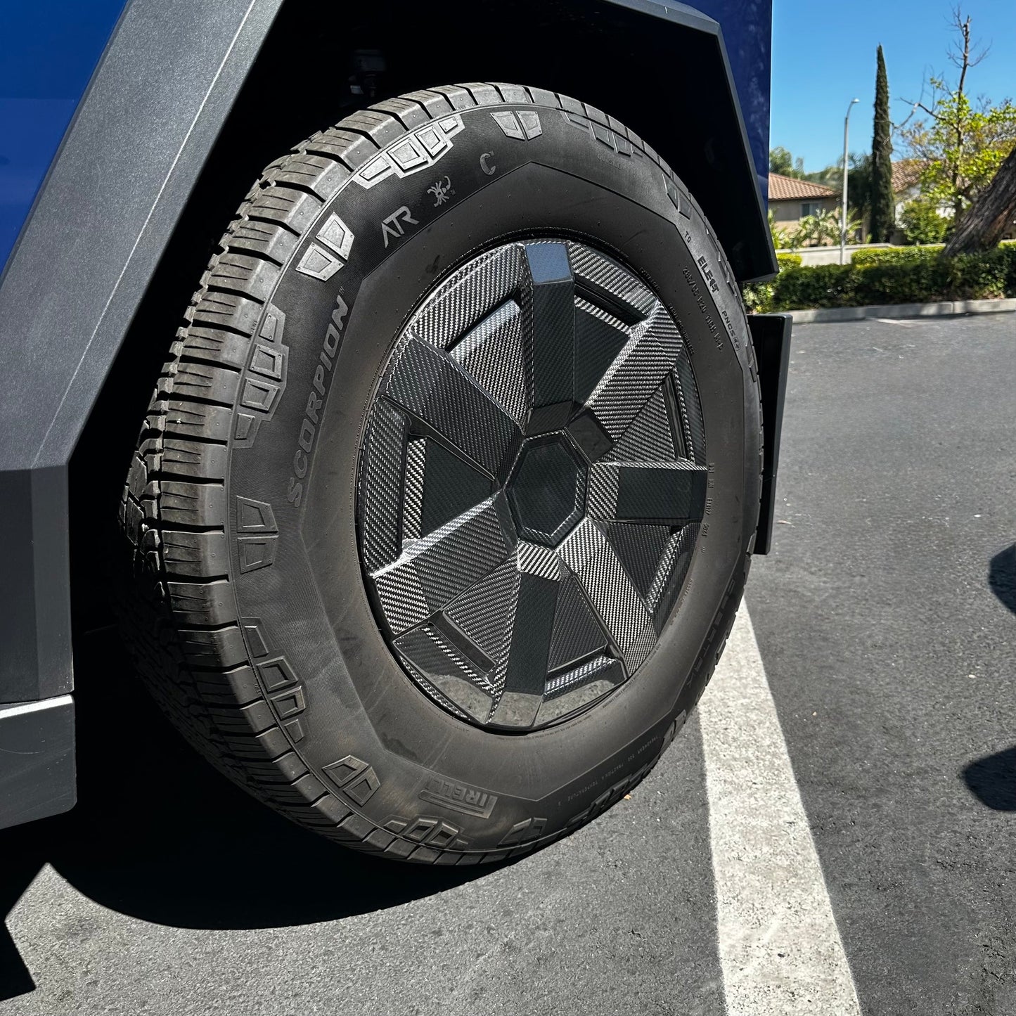 Tesla Cybertruck All-Season Core Wheel Cap Replacement – Real Dry Molded Carbon Fiber OEM-Style Snap-On Fit (Set of 4, 2023-Present)