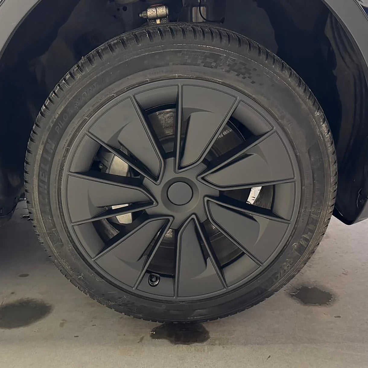 Performance-Style Wheel Covers for Tesla Model Y 19-Inch Gemini Wheels (2020–2025.02) | Directional Left & Right Aerodynamic Hubcap Set – Glossy Sport Upgrade, Easy Install, Includes Center Caps