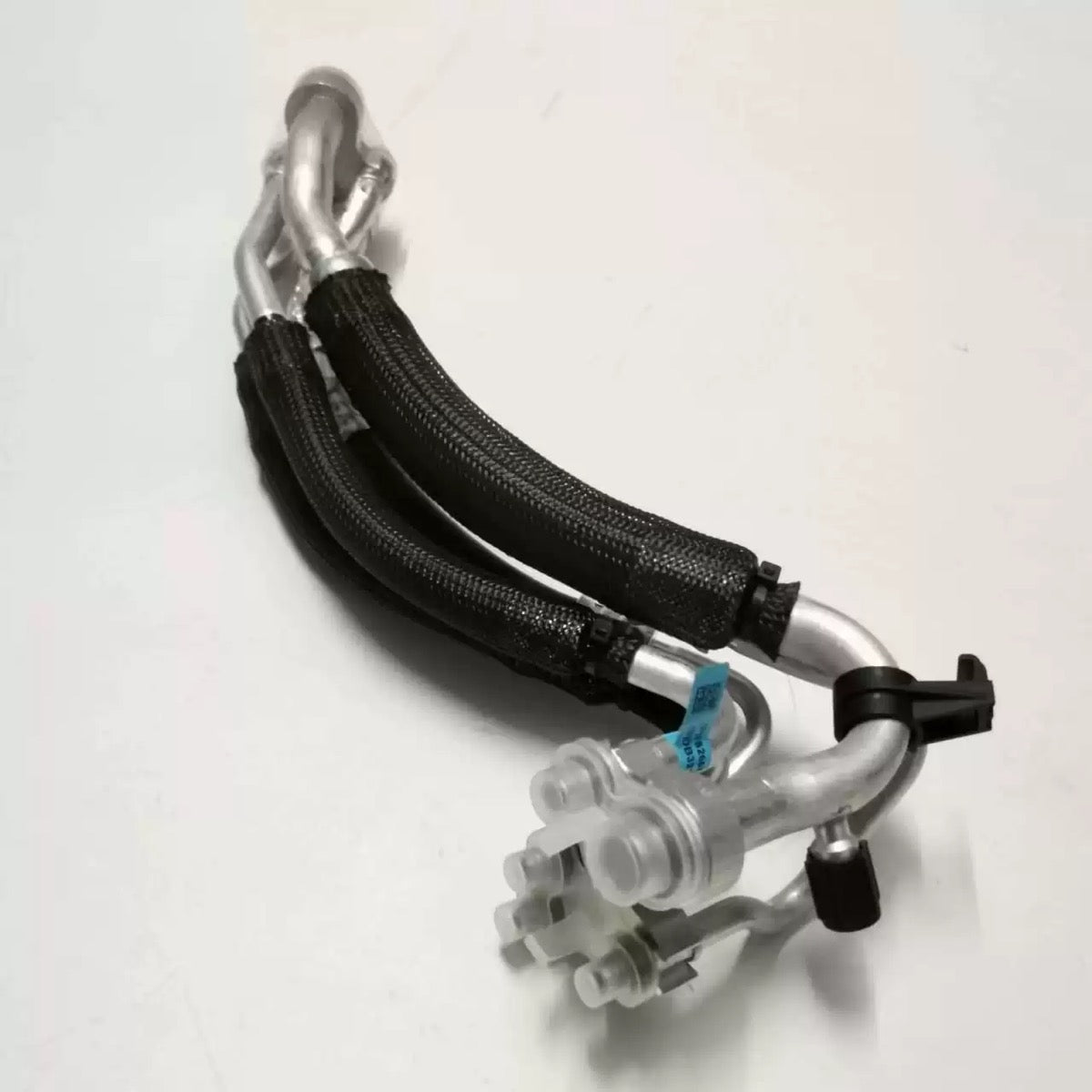 High-Precision 5-Way Air Conditioning A/C Pipe Cooling Hose Assembly 1626681-00-B for Tesla Model 3 HVAC System Replacement Auto Parts