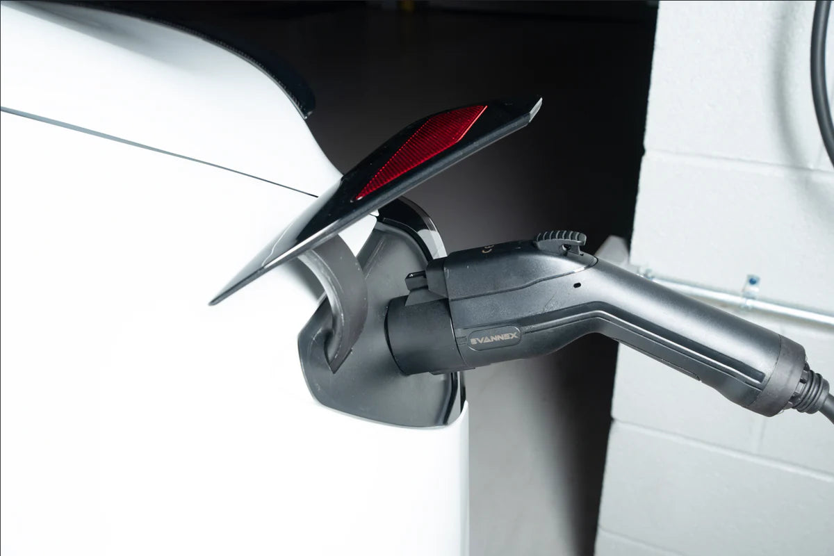 Essential Charging Kit for Tesla Owners – CCS1 Fast Charge Adapter, J1772 Adapter, 16ft Extension Cable & 32A NEMA 14-50 Mobile Charger