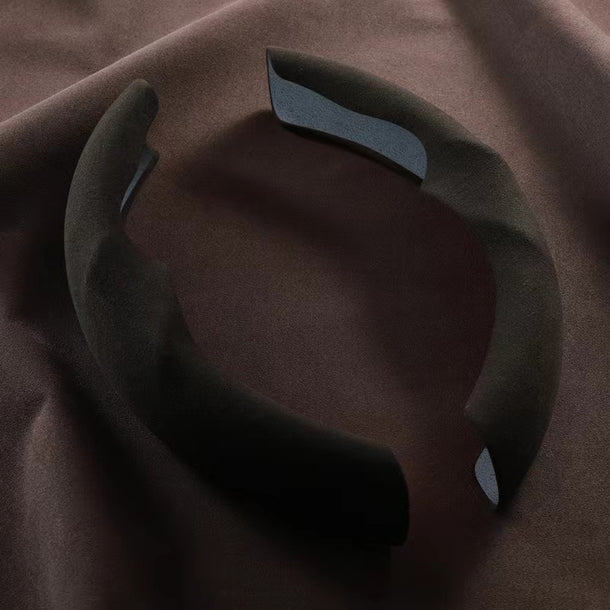 Suede Steering Wheel Cover for Tesla Model 3 & Model Y – Anti-Slip Grip, Enhanced Comfort, Luxury Interior Upgrade