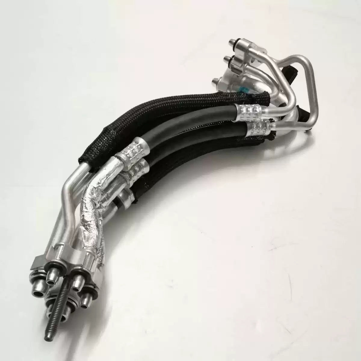 High-Precision 5-Way Air Conditioning A/C Pipe Cooling Hose Assembly 1626681-00-B for Tesla Model 3 HVAC System Replacement Auto Parts
