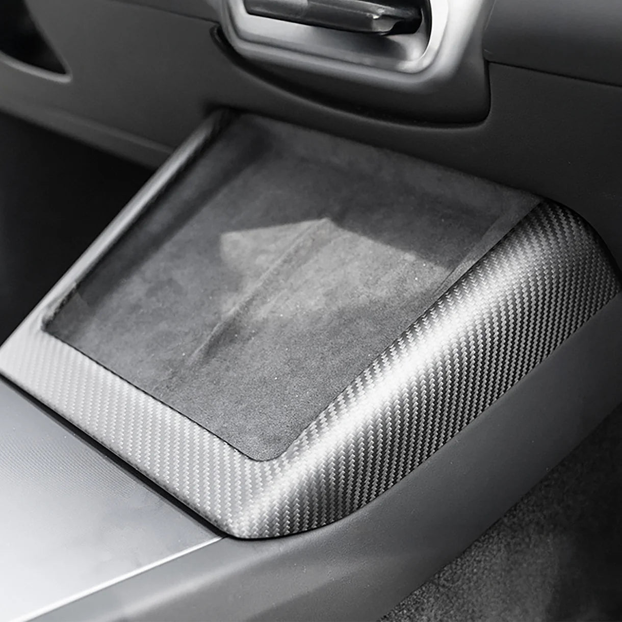 Real Carbon Fiber Wireless Charging Pad Frame Cover for Tesla Model Y Juniper 2025+ Interior Trim Overlay – Genuine Carbon Fiber, OEM Fit, Glossy or Matte Finish