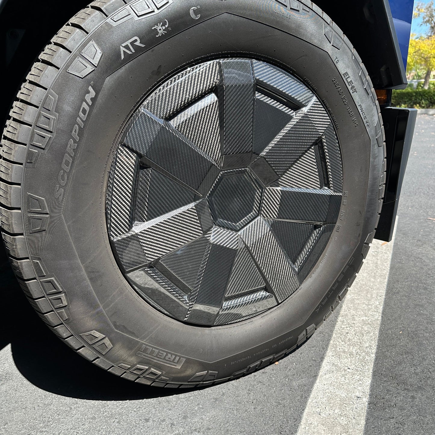 Tesla Cybertruck All-Season Core Wheel Cap Replacement – Real Dry Molded Carbon Fiber OEM-Style Snap-On Fit (Set of 4, 2023-Present)