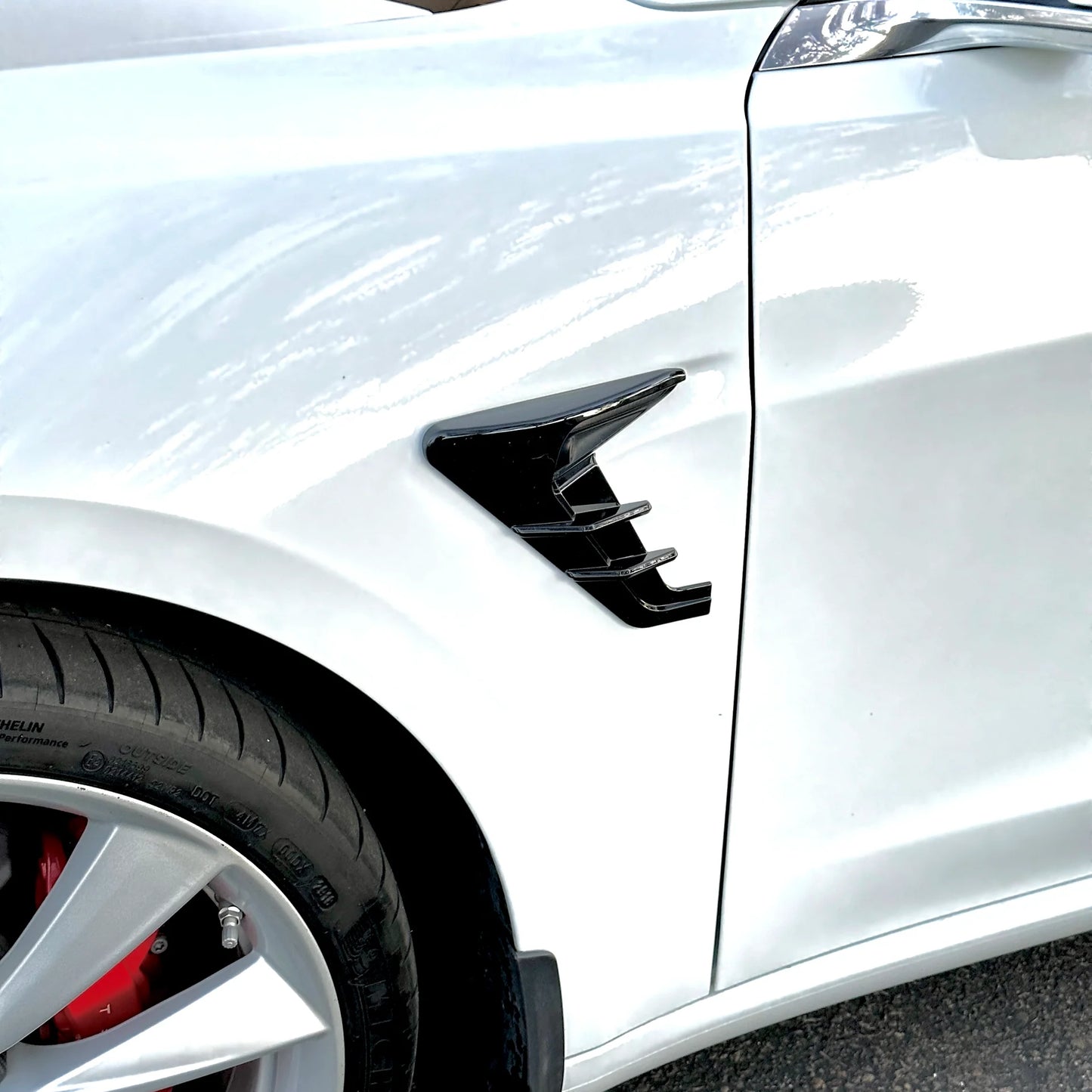 Tesla Model 3 (2017–2023) & Tesla Model Y (2020–2025) Turn Signal Cap & Fender Accent Flares (1 Pair) – ABS Plastic | Satin Black / Gloss Black / Carbon Fiber Look | Gen 2 & Gen 3 Compatible