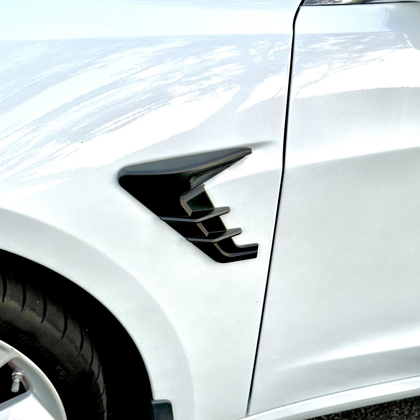 Tesla Model 3 (2017–2023) & Tesla Model Y (2020–2025) Turn Signal Cap & Fender Accent Flares (1 Pair) – ABS Plastic | Satin Black / Gloss Black / Carbon Fiber Look | Gen 2 & Gen 3 Compatible