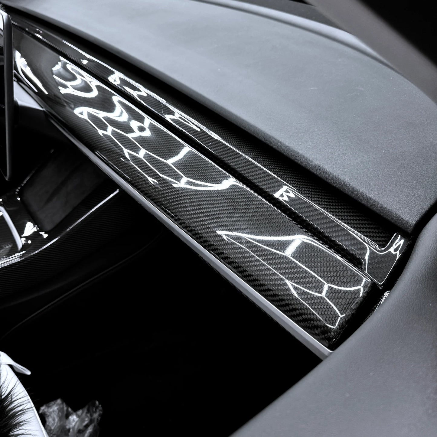 Tesla Model 3 & Model Y Mid-Upper Dashboard Core Overlay (2017–2025) – Real Dry Molded Carbon Fiber Interior Trim (Non-Highland / Non-Juniper)