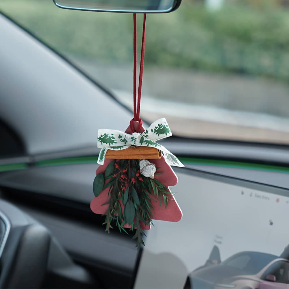 Universal Christmas Car Air Freshener Diffuser – Long-Lasting Holiday Scent | Premium Essential Oil Hanging Ornament
